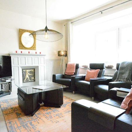 Vila Large Townhouse With Pool Table Bouillon Exteriér fotografie