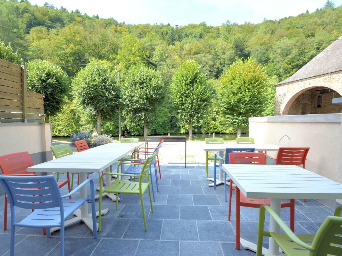 Vila Large Townhouse With Pool Table Bouillon Exteriér fotografie