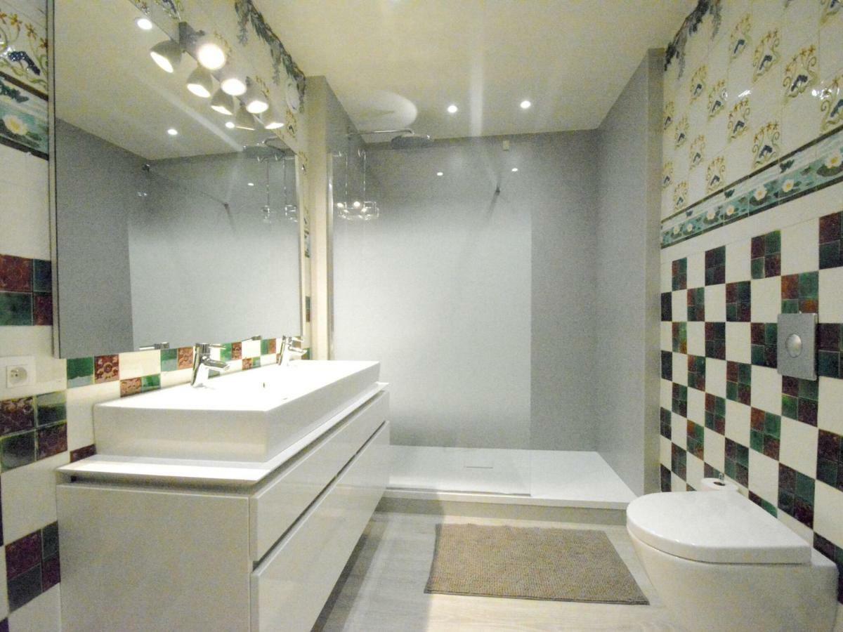 Vila Large Townhouse With Pool Table Bouillon Exteriér fotografie