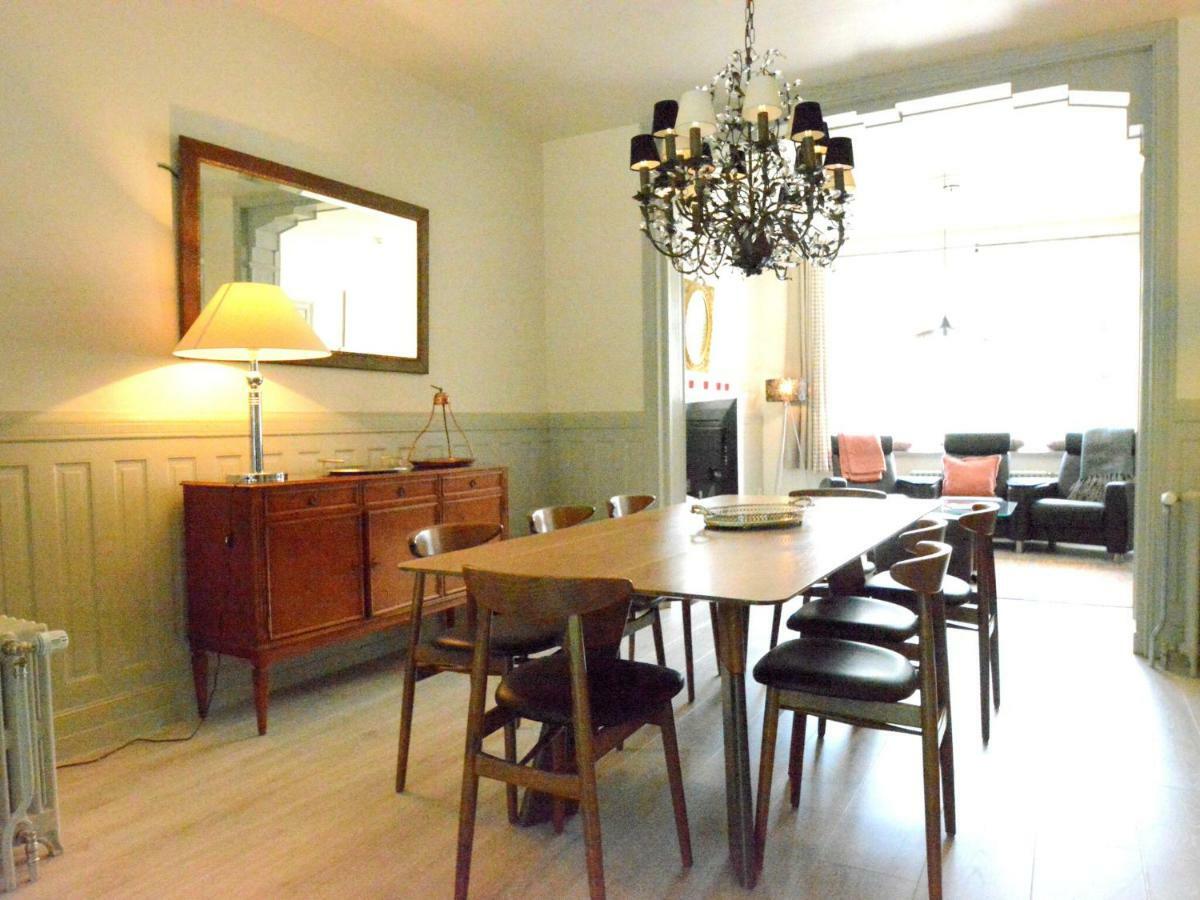 Vila Large Townhouse With Pool Table Bouillon Exteriér fotografie